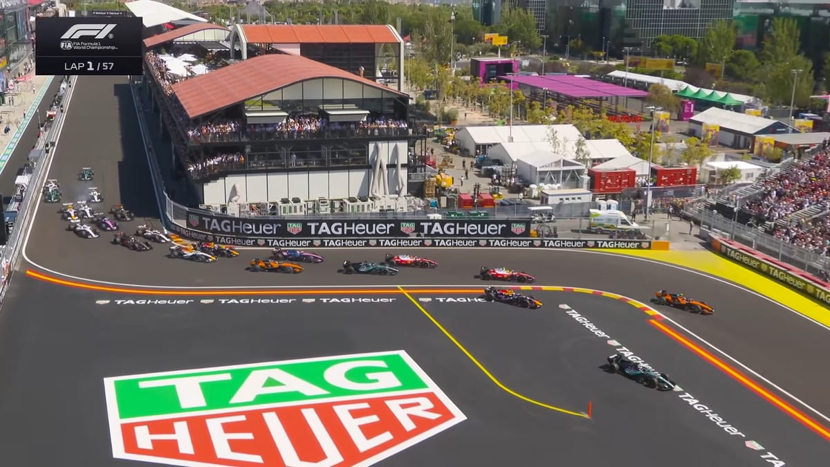 Antonelli and Verstappen ran wide off-track on the starting lap | Liberty Media