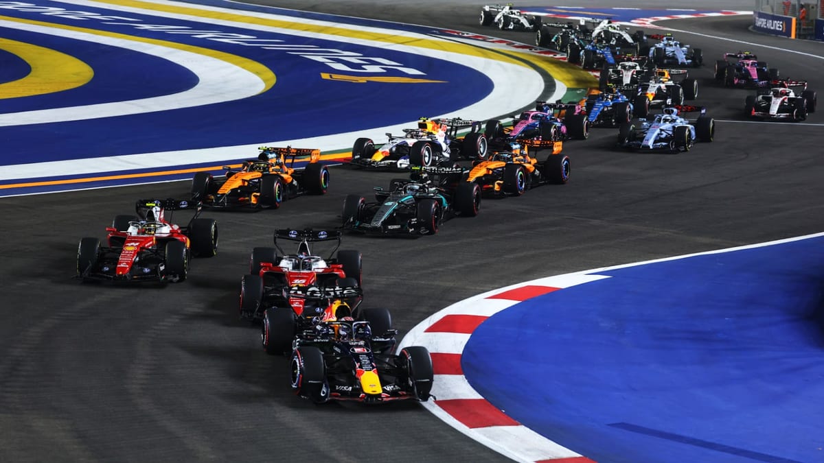 The race starts off clean at the Marina Bay Street Circuit | Liberty Media