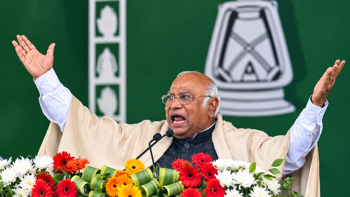 Mallikarjun Kharge at the Patna event on October 25, 2026,